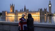 Trasa určená pro frontu začíná u Westminsterského paláce, táhne se přes most na druhý břeh řeky Temže a pak pokračuje po nábřeží až do Southwark Park. Fronta tak může mít až jedenáct kilometrů, další tisíce lidí mohou čekat přímo v parku. Tam se podle britské stanice BBC vejde dalších pět kilometrů lidí.