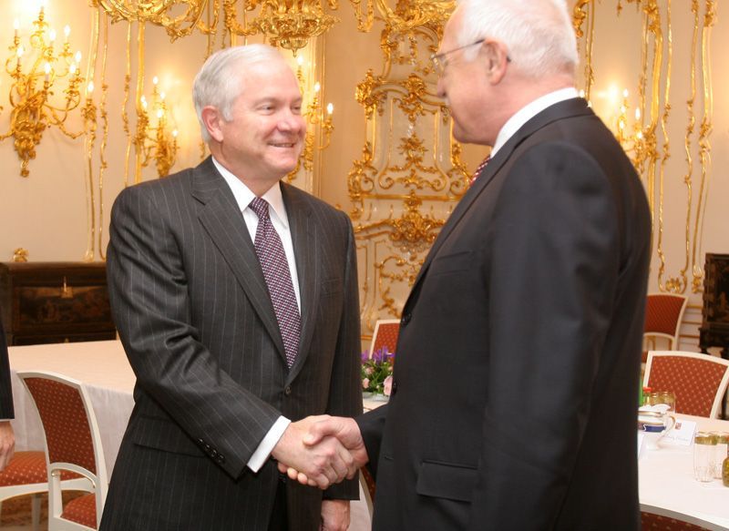 Robert M. Gates a Václav Klaus