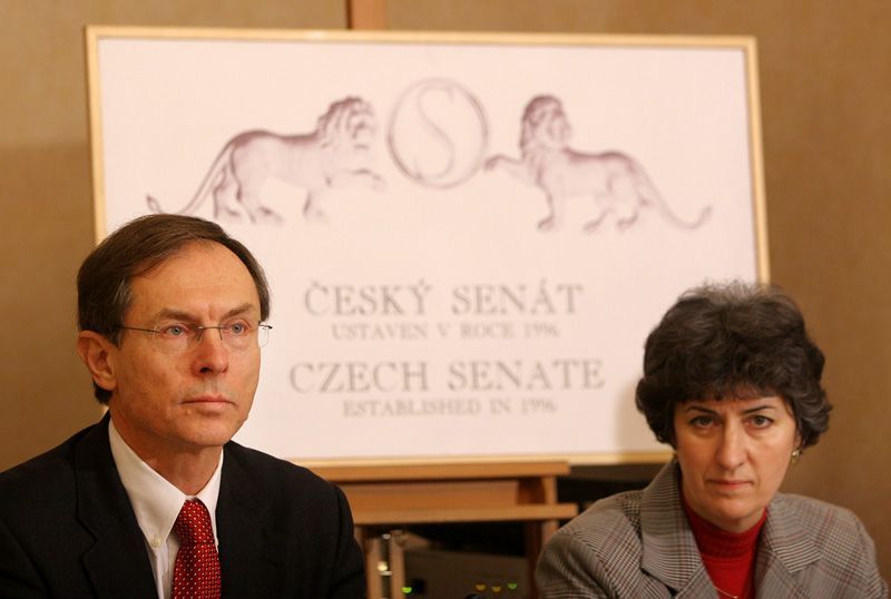 Senátoři nominují Švejnara do druhé volby