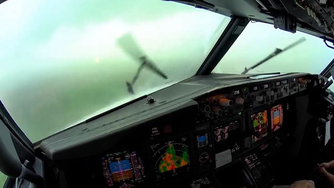 Videohity: Pohled do kokpitu Boeingu 737