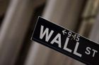 Wall Street zchudl, odměny se rekordně snížily