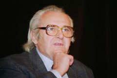 Komplikovaný nasupený morous. Sovák zavrhnul syna, původně měl i jiné jméno