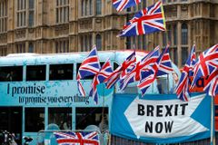 Britská vláda trvá na odchodu z EU koncem října. Odejdeme i bez dohody, tvrdí