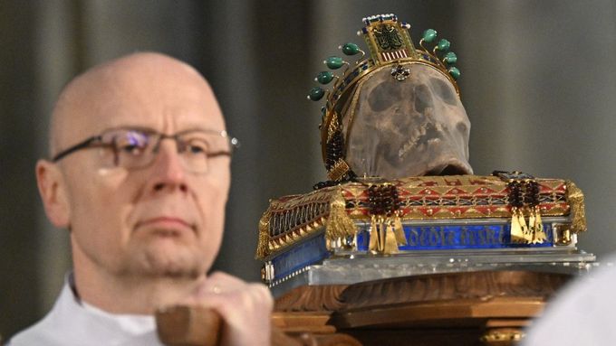 Na snímku ostatky svatého Václava.