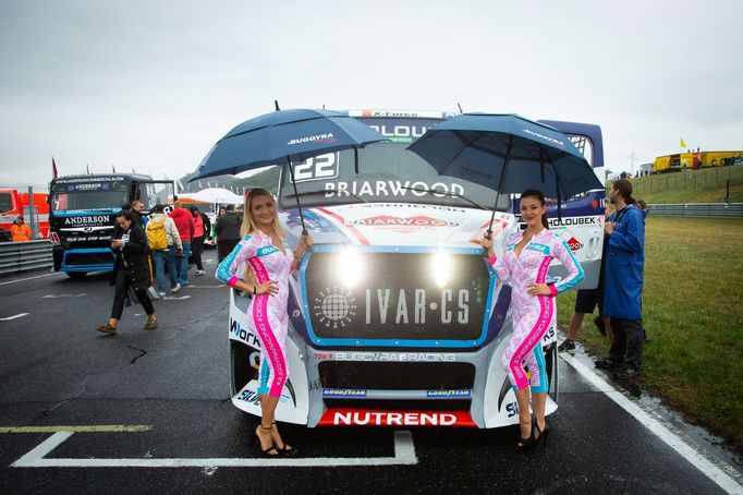 ME tahačů Most 2018: grid girls Buggyry