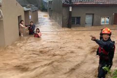 Tajfun Lekima dorazil k čínským břehům. Zemřelo 18 lidí, další úřady pohřešují