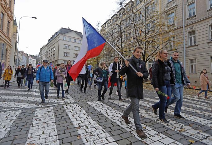 Praha si dnes 17. 11. 2019 připomíná výročí 30 let od sametové revoluce, která vedla k pádu komunistického režimu.