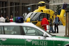 Vztek Němců sílí. Vrtulník pro raněné vozil šéfy ADAC
