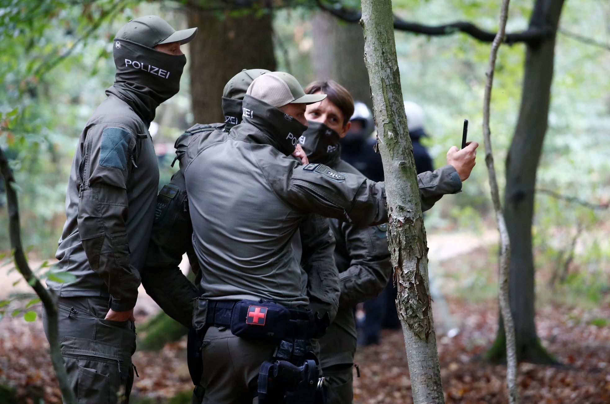 Německá policie začala s vyklízením lesa u uhelného dolu.