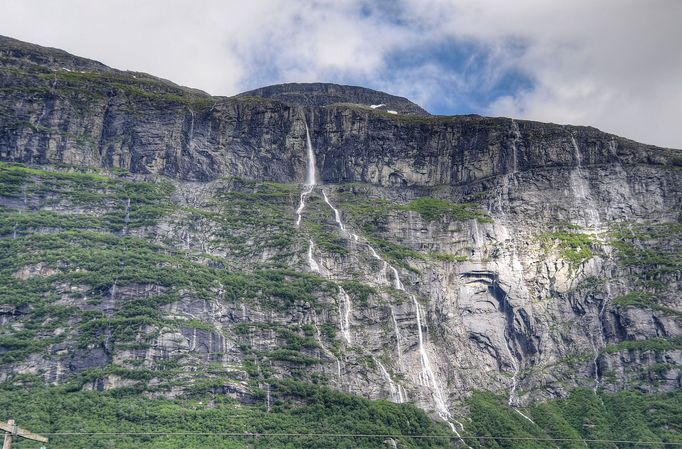 Průstup vodopádem Vinnufossen_1