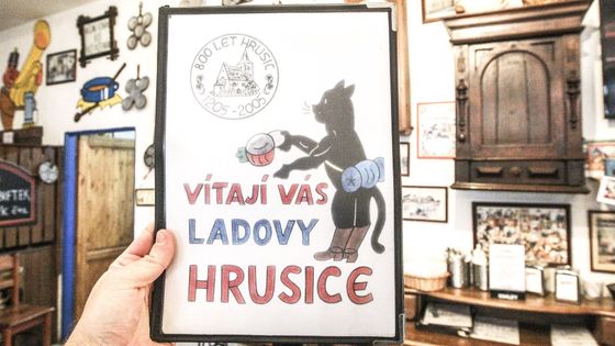 Mikeš v izolaci. Ladova obec je liduprázdná, vánoční idylu nahradila divná atmosféra