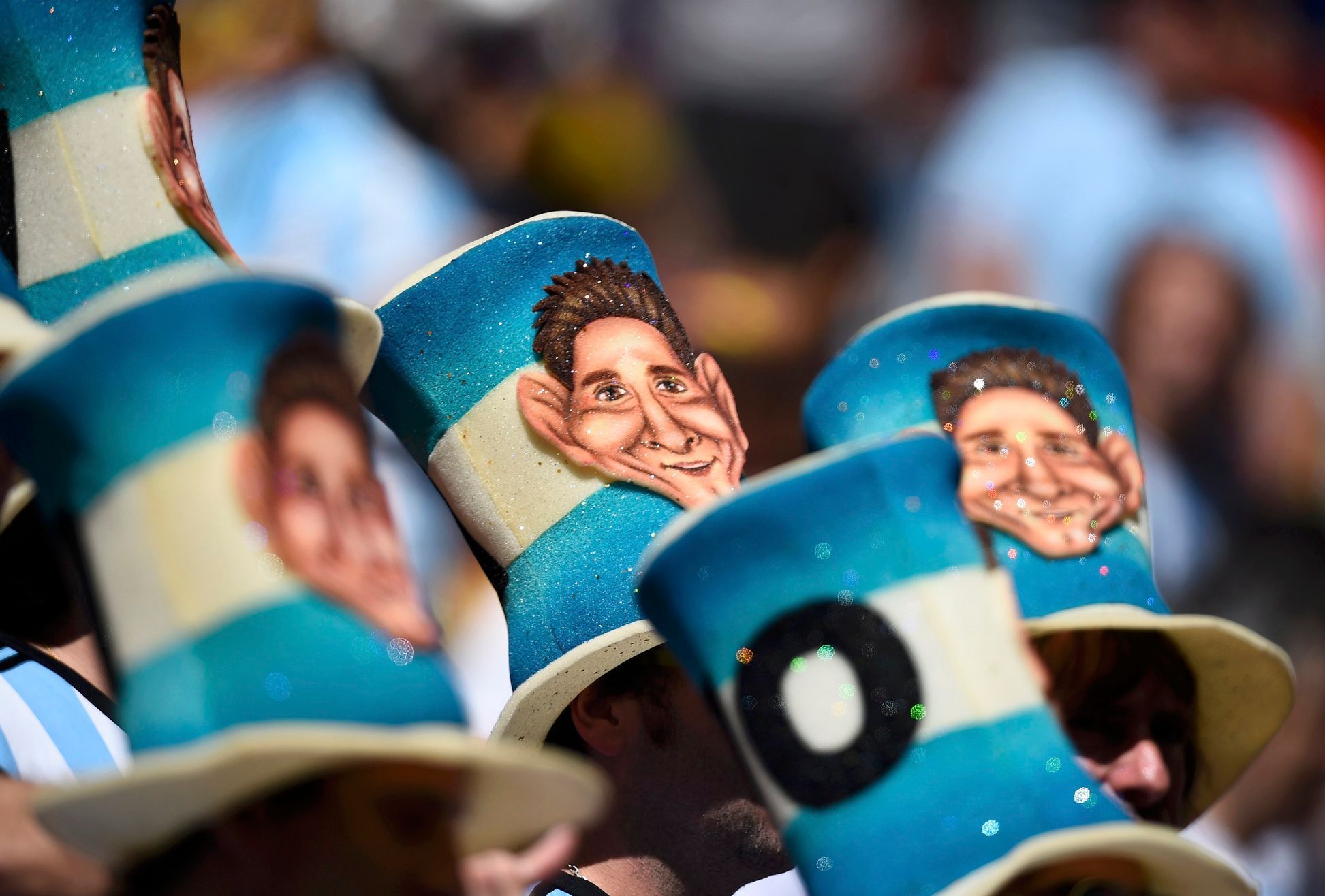 MS 2014, Argentina-Belgie: Lionel Messi na kloboučkách fanoušků