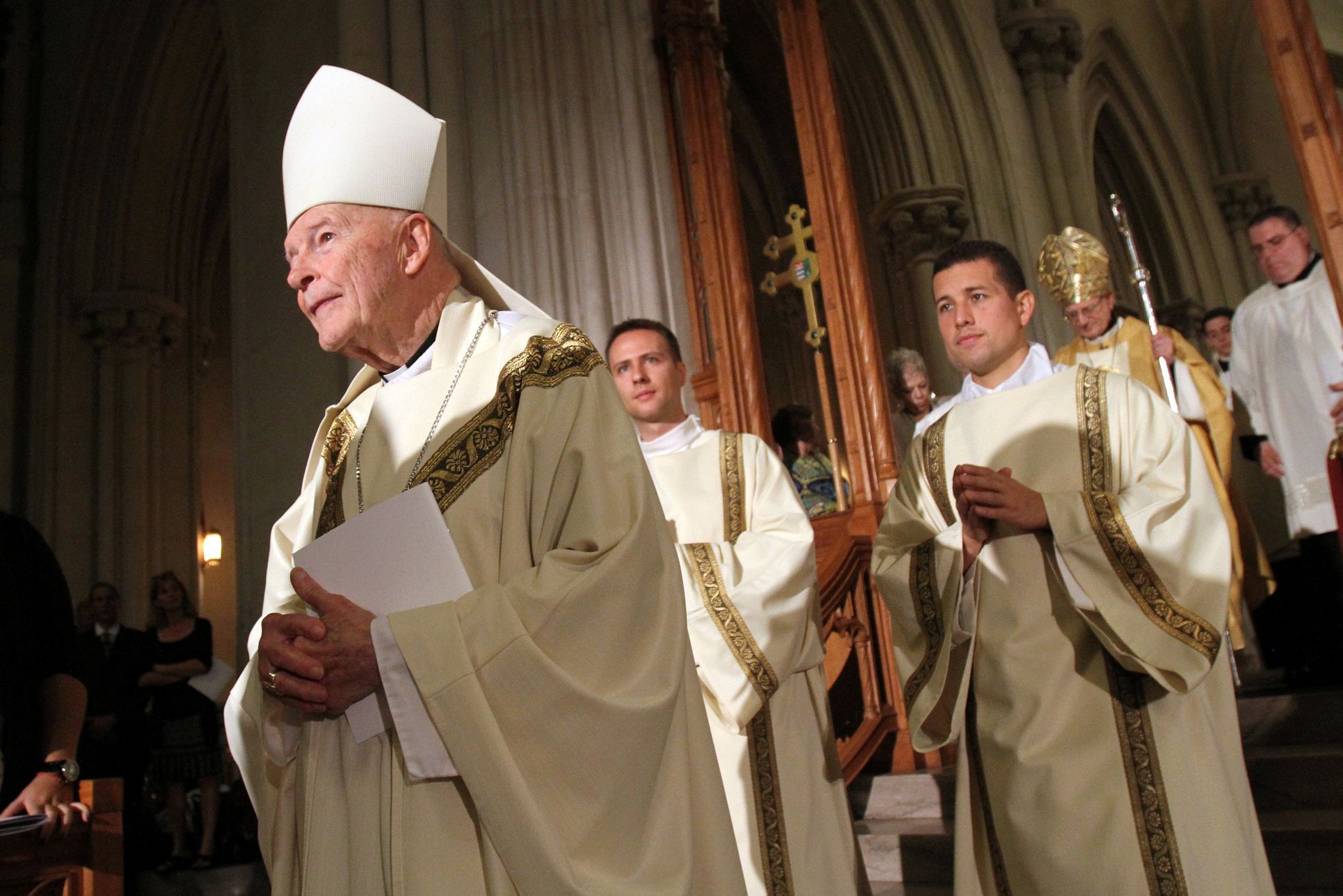 Kardinál Theodore E. McCarrick během mše v roce 2014.