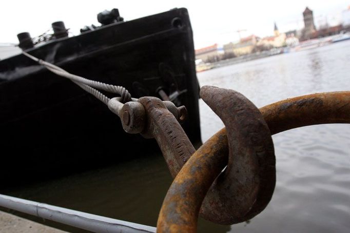 Loď bude trvale kotvit pod Letnou, na novém přístavišti na levém břehu Vltavy pod Štefánikovým mostem.