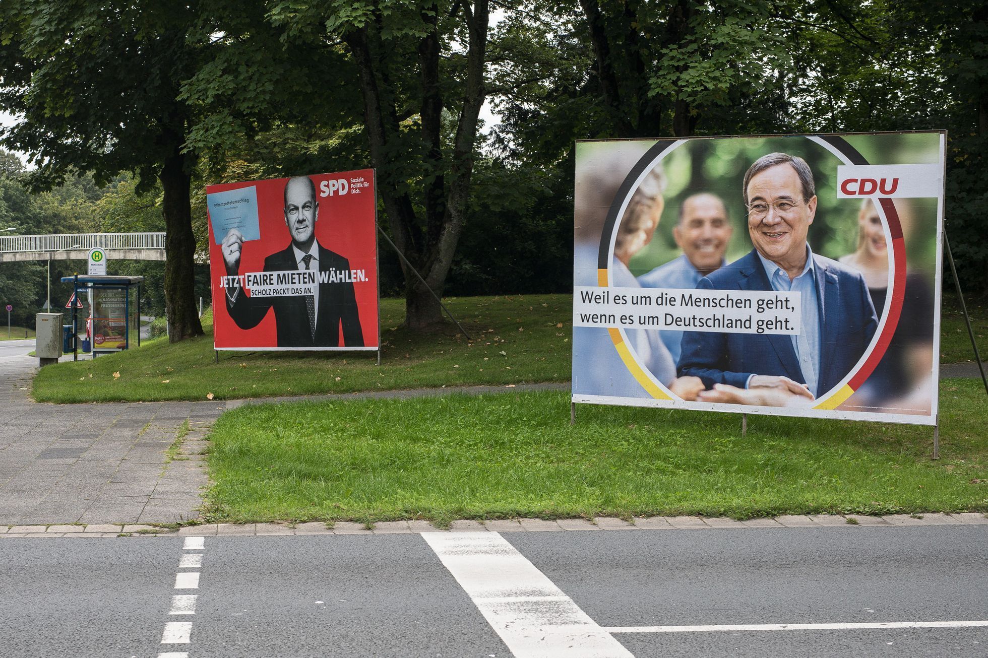 Německo povodně a volby - předvolební billboardy