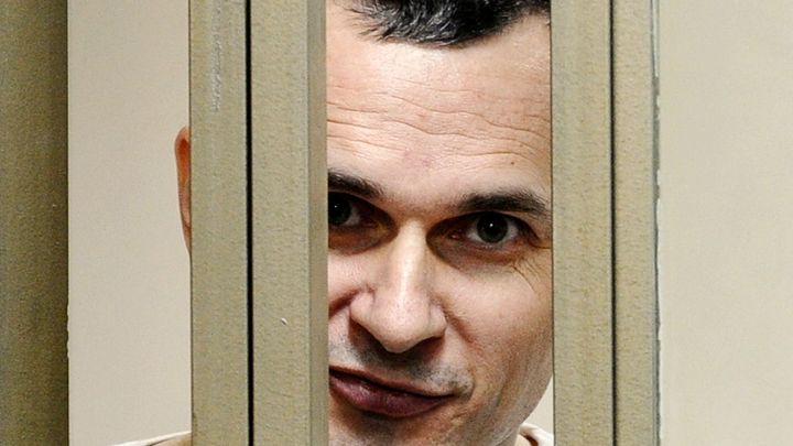 Ukrajina a Rusko si vyměnily vězně, včetně námořníků a režiséra Sencova