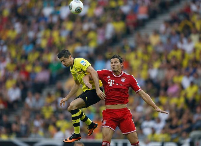 Fotbal, německý Superpohár, Dortmund - Bayern: Robert Lewandowski - Daniel van Buyten