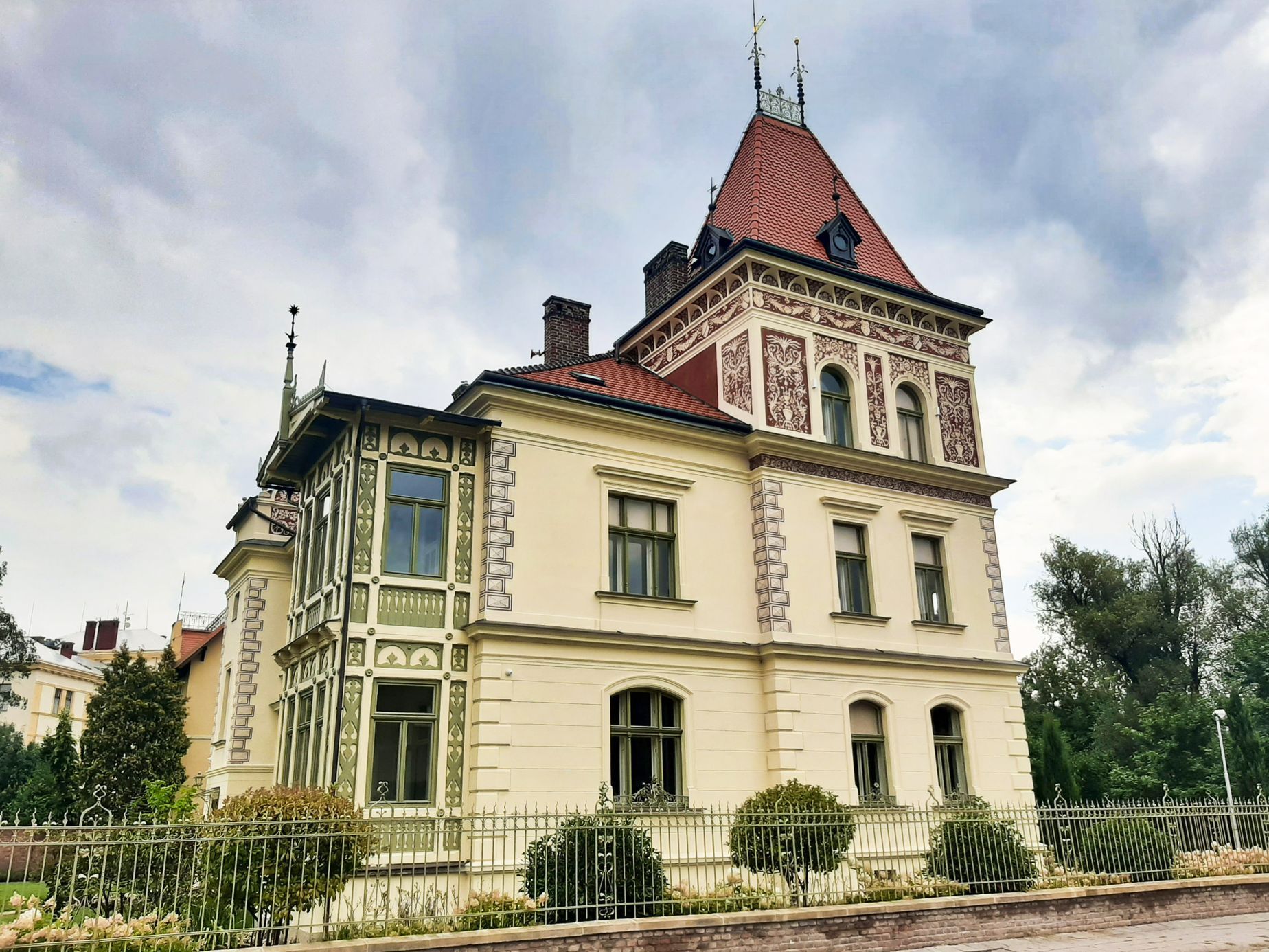 Hradec Králové, Orlické nábřeží, vily