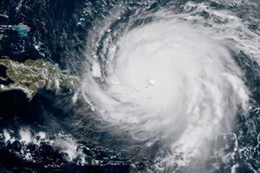 Foto: Zabiják se řítí Karibikem. Ničivý hurikán Irma už zabil deset lidí, míří na Floridu