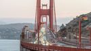 Dopravní ruch na mostě Golden Gate Bridge u San Francisca v Kalifornii v USA. Nedatovaný snímek.