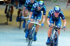 Vuelta začala triumfem domácí stáje Movistar
