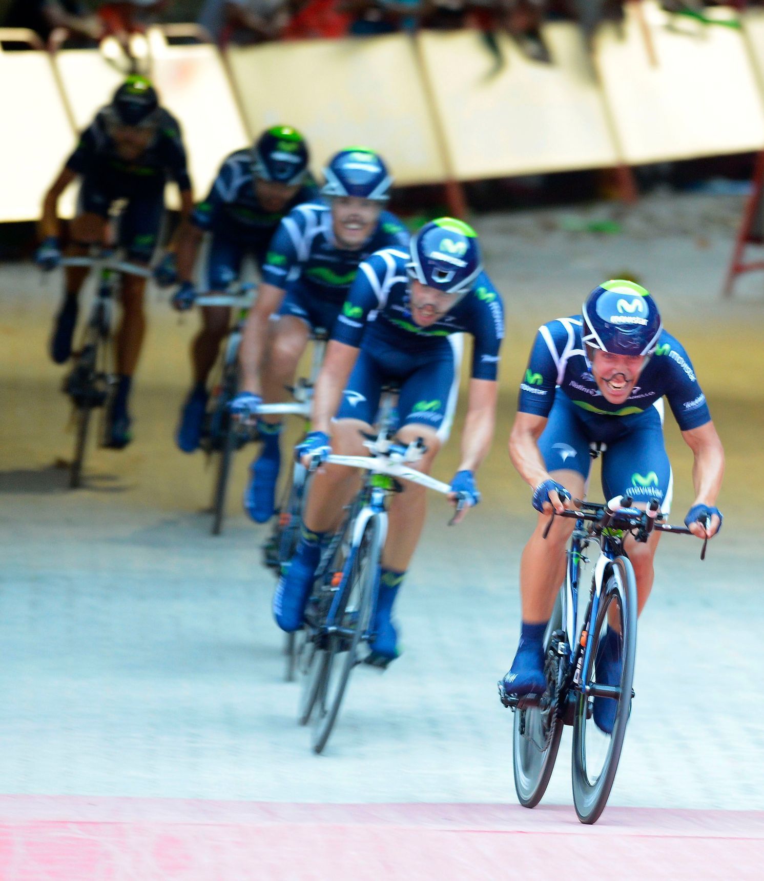 Cyklisté formace Movistar, kteří vyhráli týmovou časovku na Vueltě
