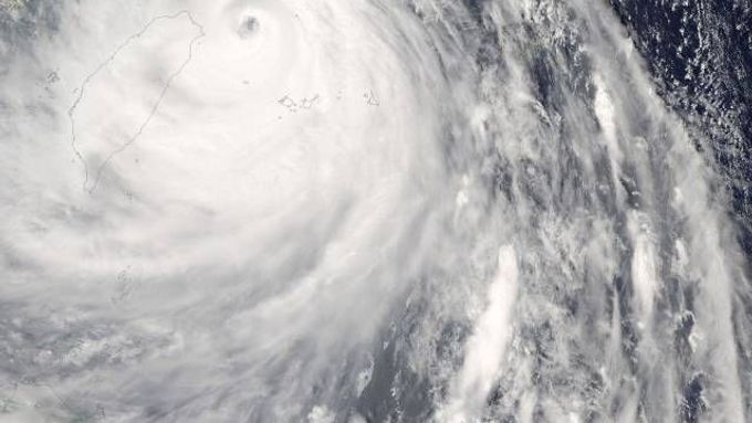 Snímek NASA zachytil tajfun před úderem na Taiwan a Čínu.