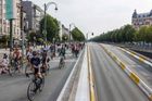 Bruselské tunely zůstaly v neděli zavřené. Boční silnice, které jsou běžně narvané auty, obsadili cyklisté.