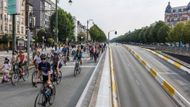 Bruselské tunely zůstaly v neděli zavřené. Boční silnice, které jsou běžně narvané auty, obsadili cyklisté.