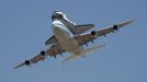 The space shuttle Endeavour, carried piggyback atop a Boeing 747 jumbo jet, lands at Edwards Air Force Base in California, September 20, 2012, after a cross-country trip to Los Angeles to begin its final mission as a museum exhibit. Endeavour is scheduled to take off for its final ferry flight again on Friday, and the final airborne journey of the entire space shuttle fleet, headed for Los Angeles International Airport. REUTERS/Gene Blevins (UNITED STATES - Tags: TRANSPORT SCIENCE TECHNOLOGY) Published: Zář. 20, 2012, 10:22 odp.