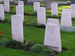 Vojenský hřbitov v Hawerhill ve Velké Británii.