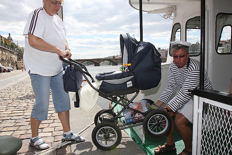 Pražské přívozy na Vltavě