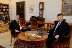 První schůzka Zemana po dovolené byla s Okamurou, řešili stíhaného Salviniho