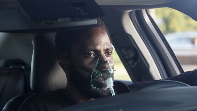 Hlavní roli v Tenetu ztvárnil John David Washington.