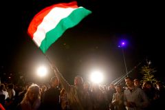 Orbán bez problémů vyhrál, výrazně posílila krajní pravice