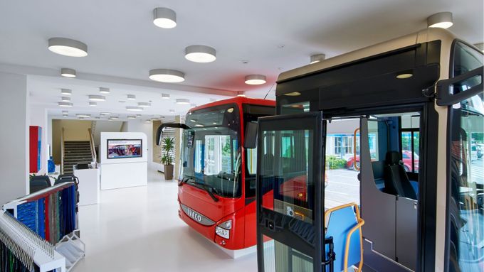 V prostorách centra jsou instalovány dvě kompletní kabiny s pracovištěm řidiče.