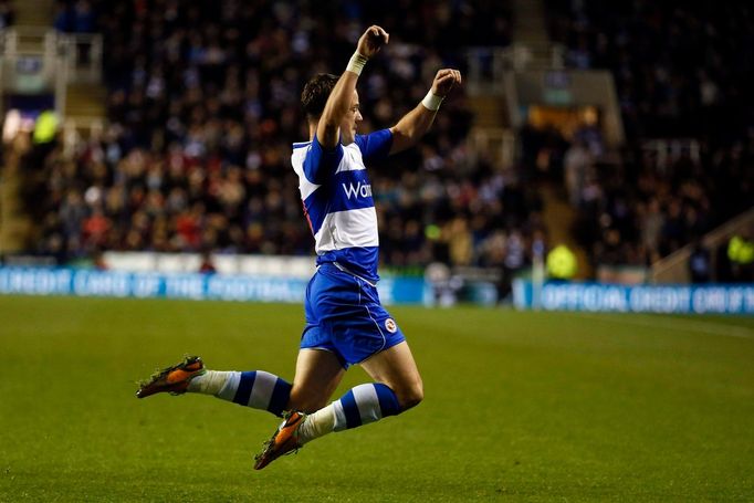 Fotbalista Readingu Noel Hunt slaví gól v utkání anglického poháru 2012/13 proti Arsenalu.