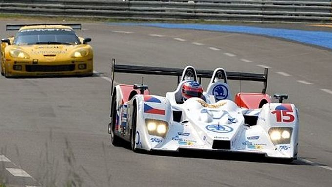 Stefan Mücke za volantem Loly Judd české stáje Škoda Charouz Racing System při tréninku na závod 24 hodin v Le Mans.