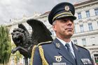 Generál míří na velitelství NATO