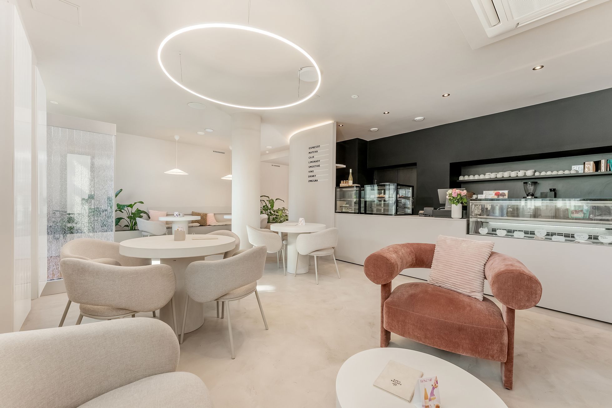 Sakura, kavárna, feng šuej, interiér, architektura, design