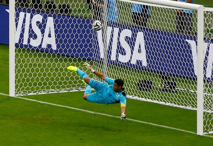 REFILE - CORRECTING GOAL SCORER Noel Valladares of Honduras fails to save a goal scored by France's Karim Benzema (not pictured) during a penalty kick during their 2014 W