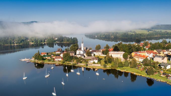 Lipno je největší vodní plochou na území Česka.