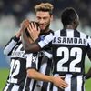 Fotbalisté Juventusu Sebastian Giovinco, Claudio Marchisio a Kwadwo Asamoah slaví gól v utkání proti Nordsjaellandem v Lize mistrů 2012/13.