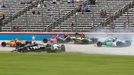 Havárie po startu závodu IndyCar XPEL 375 na oválu Texas Motor Speedway