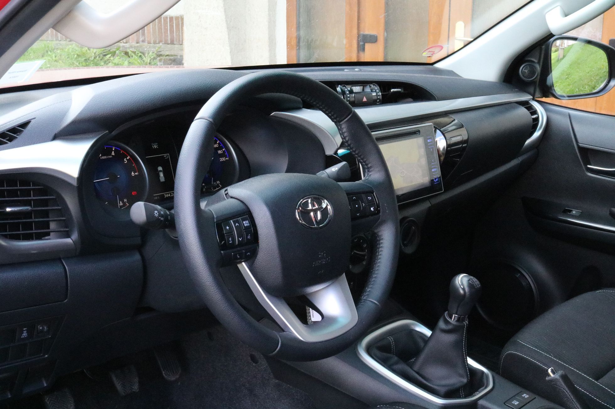 Toyota Hilux - interiér