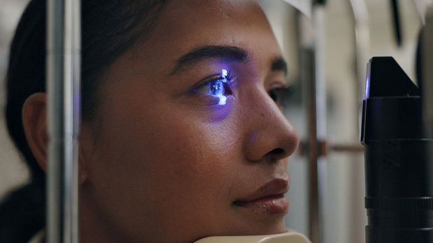 Zapomeňte na složité testy a jehly. Oči odhalí infarkt i to, jak rychle stárnete