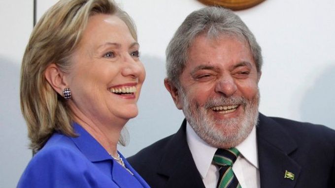 Clintonová a Lula. Americká ministryně zahraničí byla v Brazílii před týdnem a marně ji přesvědčovala o nutnosti sankcí proti Íránu. Místo toho přijdou sankce proti USA.