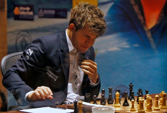 Šachista Magnus Carlsen při duelu s Ánandem