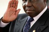 2. 3. - Vražda prezidenta Guineje-Bissau - Joao Bernardo Vieira, prezident Guineje-Bissau (na snímku), byl zavražděn. Jeho život ukončili vojáci pár hodin poté, co v této západoafrické zemi vypukly nepokoje. 
Nepokoje odstartovala vražda šéfa ozbrojených sil. Generál Batista Tagme Na Wai zahynul při nedělním útoku na sídlo generálního štábu. Bylo veřejným tajemstvím, že se s prezidentem nemohl vystát a podle zdrojů Reuters bylo zabití prezidenta pomstou za smrt Na Waie. 
 Další podrobnosti si připomeňte ve článku zde
