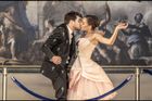 Recenze: Špinarova Manon Lescaut se v Národním divadle chytila do pasti Nezvalových veršů